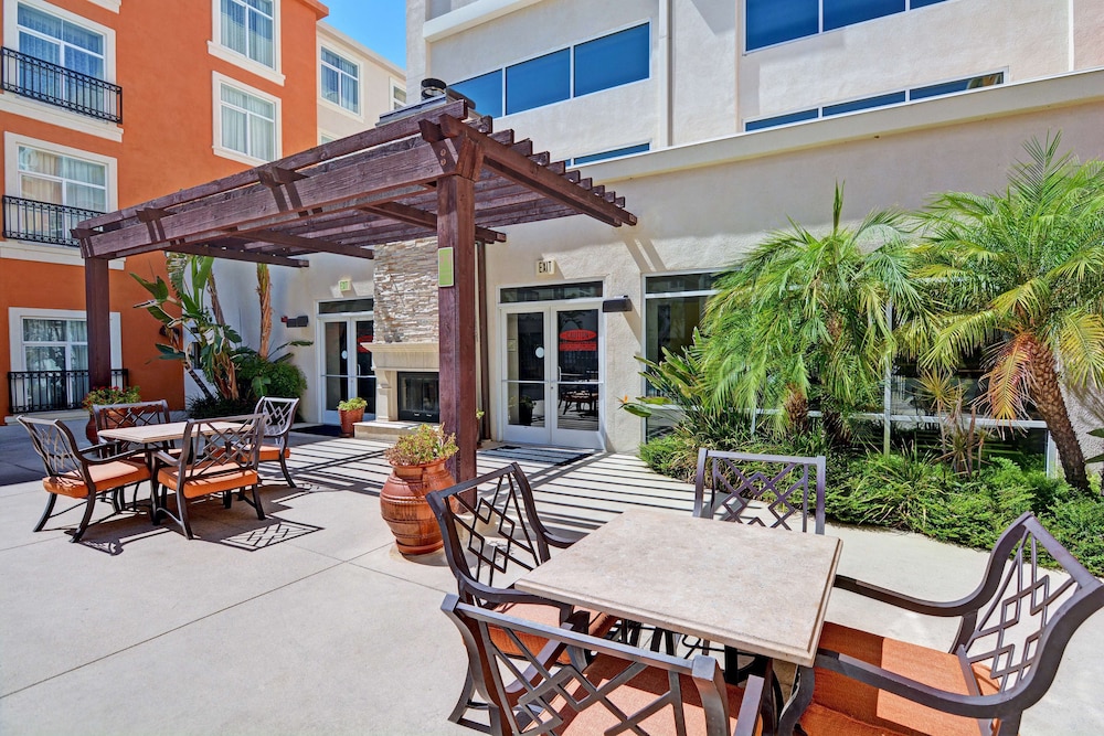 embassy suites by hilton valencia