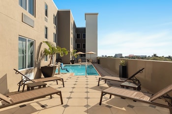 Holiday Inn Express & Suites Fort Lauderdale Airport South,Dania Beach>>Broward County,3 star