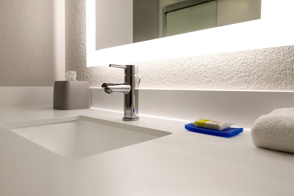 holiday inn express and suites pembroke pines sheridan st by ihg