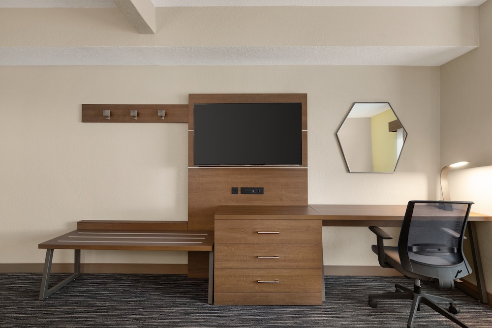 holiday inn express and suites pembroke pines sheridan st by ihg