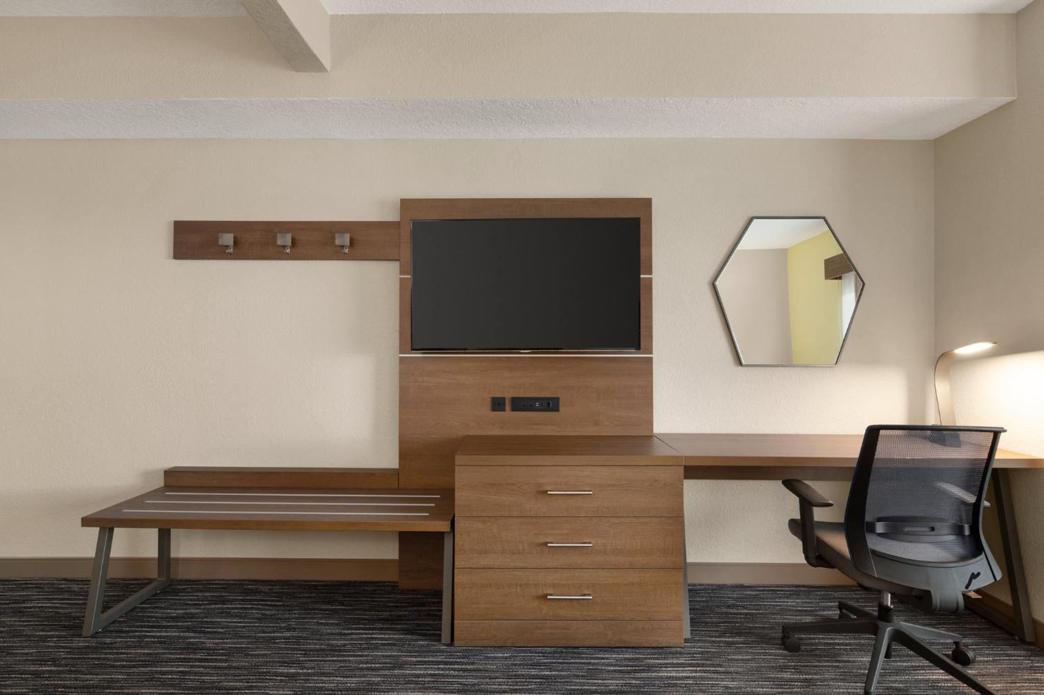 holiday inn express and suites pembroke pines sheridan st by ihg