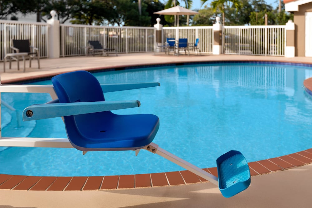holiday inn express and suites pembroke pines sheridan st by ihg
