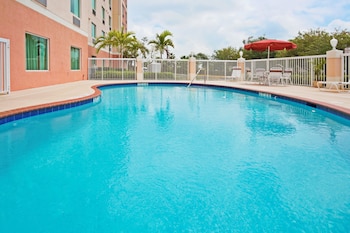 Holiday Inn Express & Suites Pembroke Pines-Sheridan St By Ihg,Fort Lauderdale>>Davie,3 star