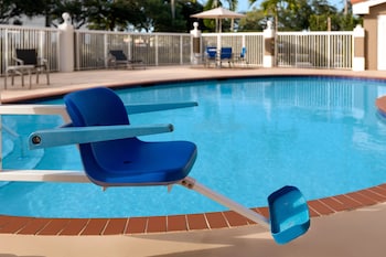 Holiday Inn Express & Suites Pembroke Pines-Sheridan St By Ihg,Fort Lauderdale>>Davie,3 star