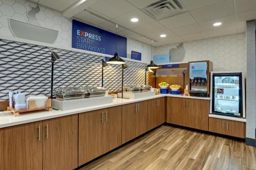 holiday inn express hotel and suites nashville opryland by ihg