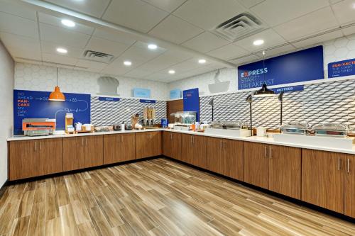 holiday inn express hotel and suites nashville opryland by ihg