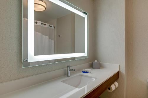 holiday inn express hotel and suites nashville opryland by ihg