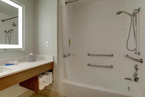 holiday inn express hotel and suites nashville opryland by ihg