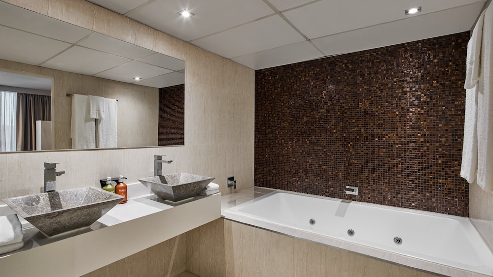 holiday inn warwick farm by ihg