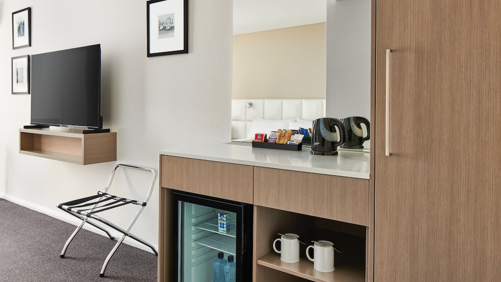 holiday inn warwick farm by ihg