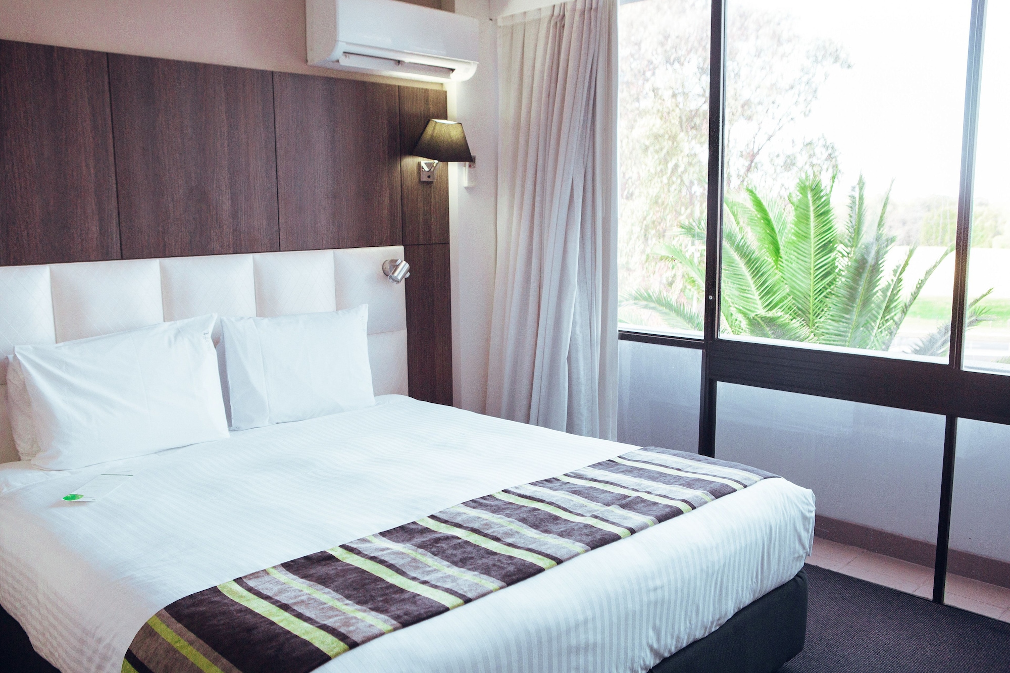 holiday inn warwick farm by ihg