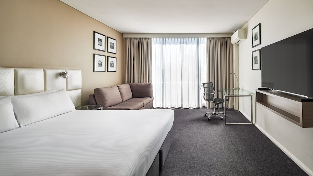 holiday inn warwick farm by ihg