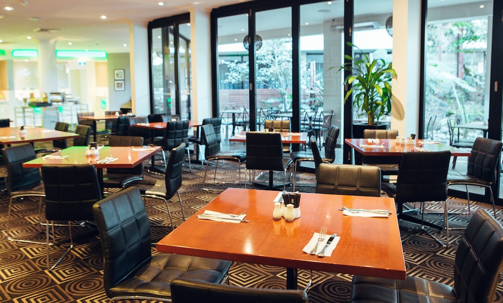 holiday inn warwick farm by ihg