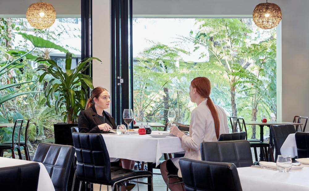 holiday inn warwick farm by ihg