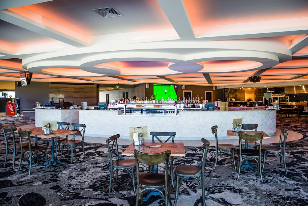 holiday inn warwick farm by ihg