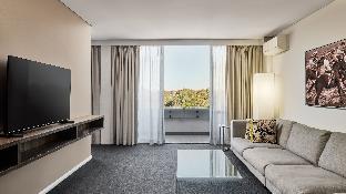 holiday inn warwick farm by ihg