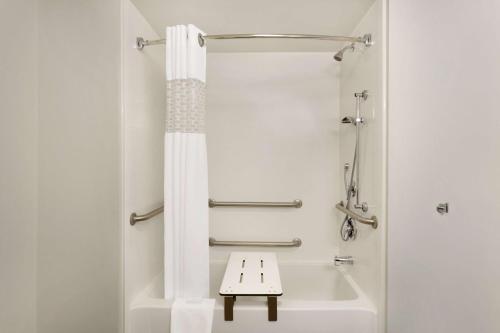 hampton inn and suites largo
