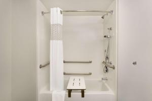 hampton inn and suites largo