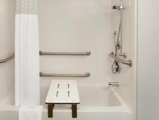 hampton inn and suites largo