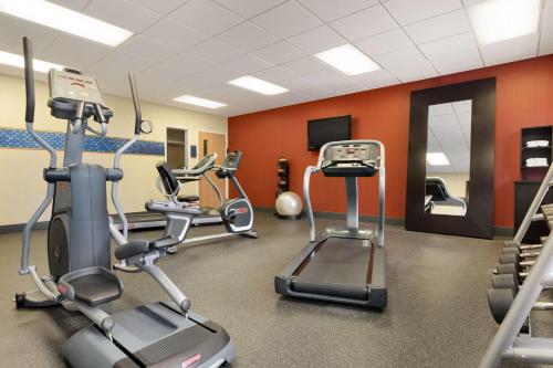 hampton inn and suites largo