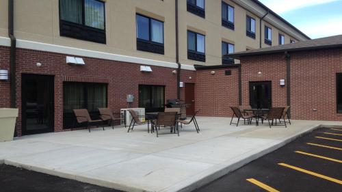 holiday inn express hotel and suites cambridge by ihg