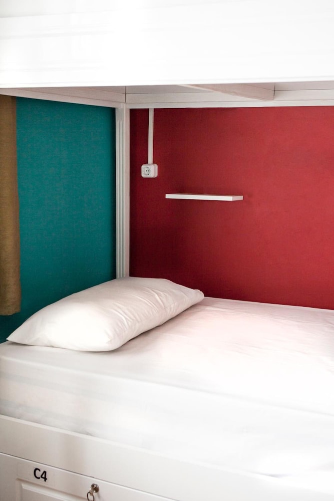 cheers midtown hostel