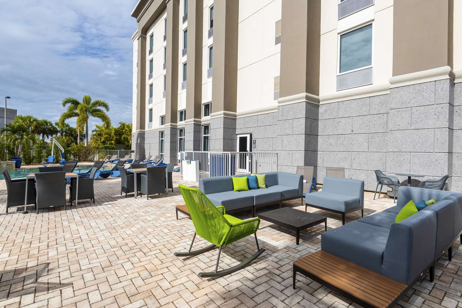hampton inn and suites fort myers colonial blvd