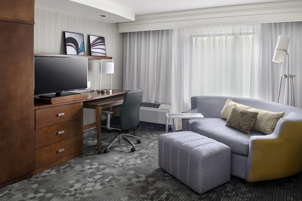 courtyard by marriott paramus