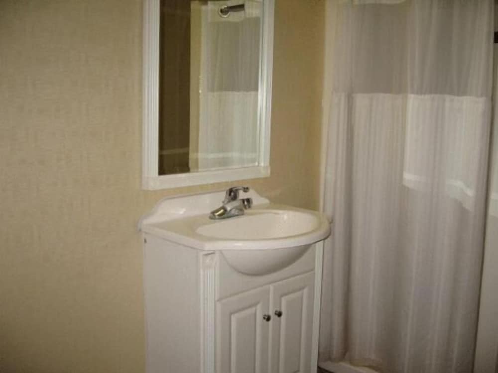 townhouse inn and suites