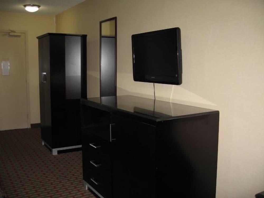 townhouse inn and suites