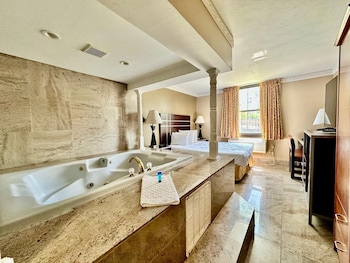 townhouse inn and suites