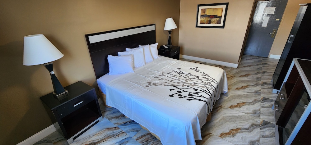 townhouse inn and suites
