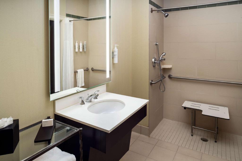 embassy suites by hilton st louis downtown