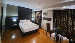 lorenzzo suites hotel