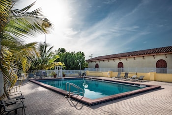 Captain's Table Hotel,Everglades City,3 star
