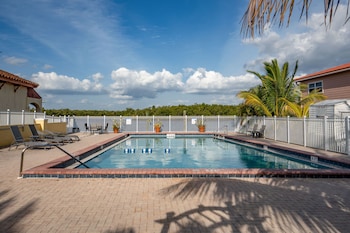 Captain's Table Hotel,Everglades City,3 star