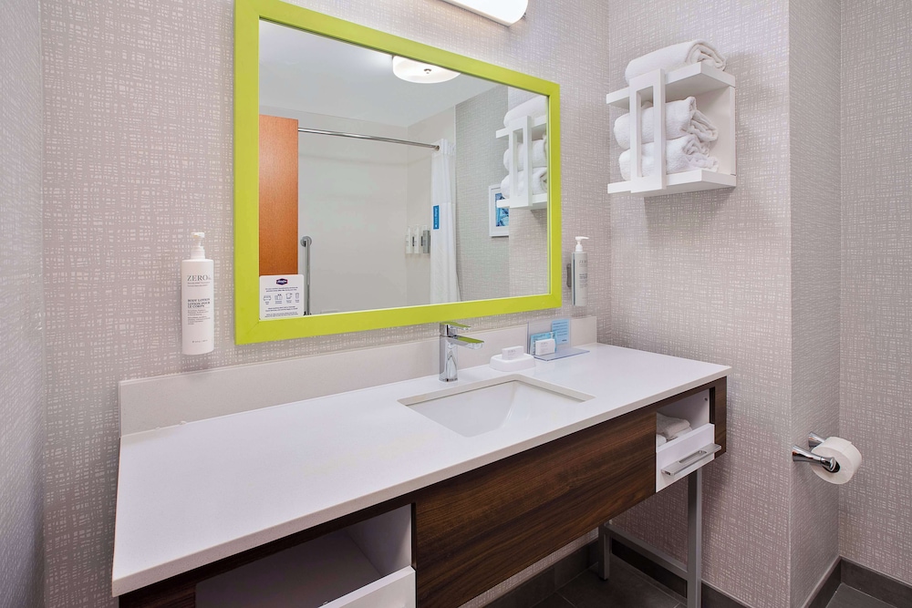 hampton inn detroit utica shelby township