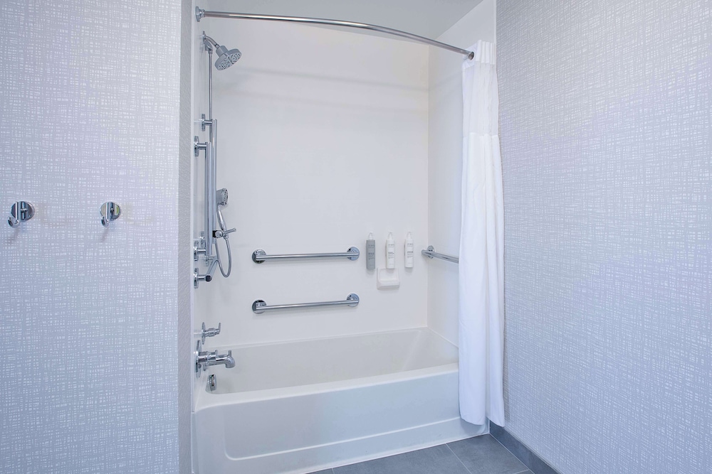 hampton inn detroit utica shelby township