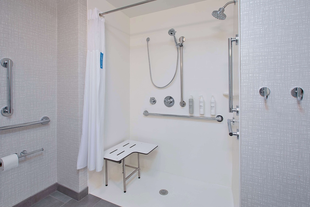 hampton inn detroit utica shelby township
