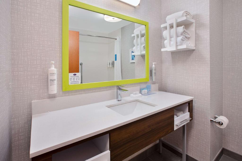hampton inn detroit utica shelby township