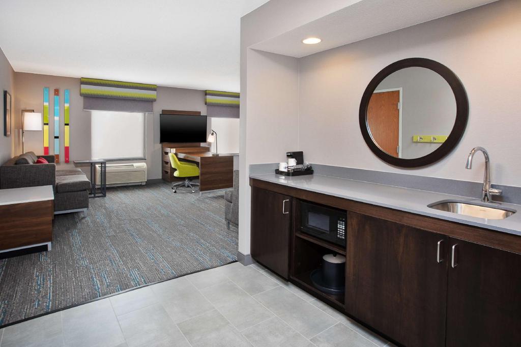 hampton inn detroit utica shelby township