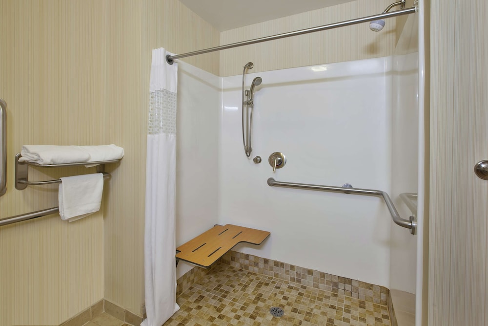 hampton inn detroit utica shelby township