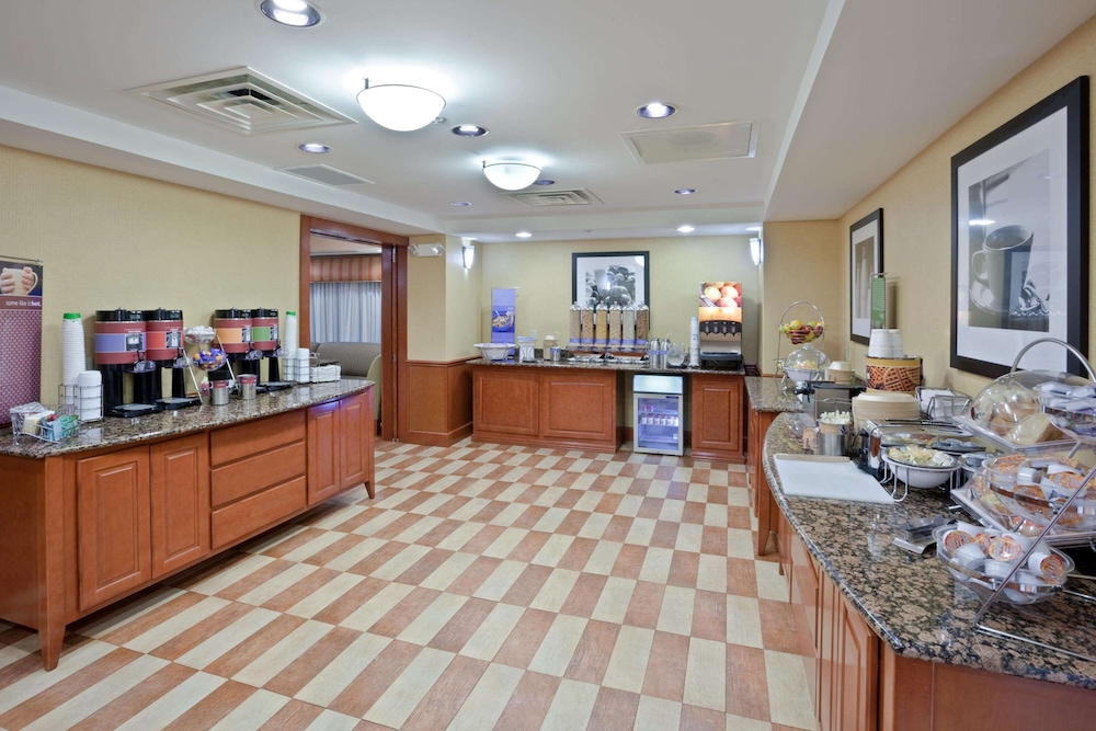 hampton inn detroit utica shelby township