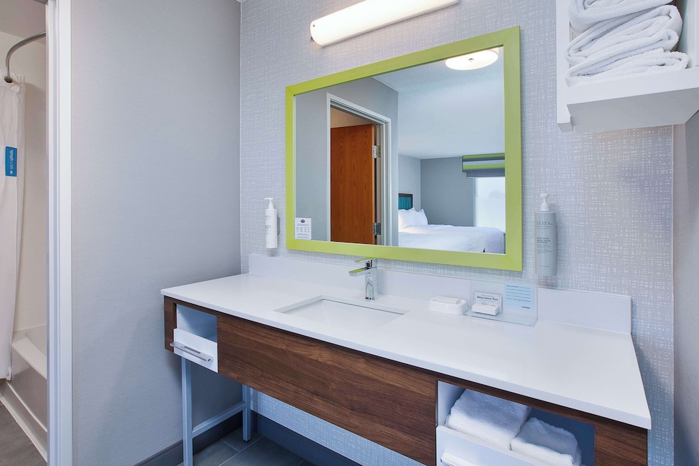 hampton inn detroit utica shelby township
