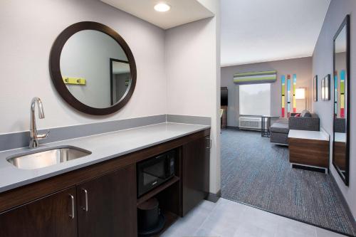 hampton inn detroit utica shelby township
