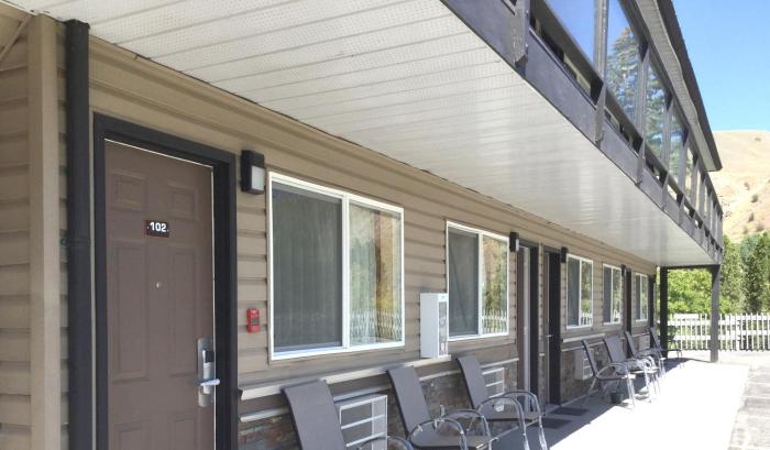 riverside motel