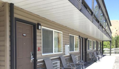 riverside motel