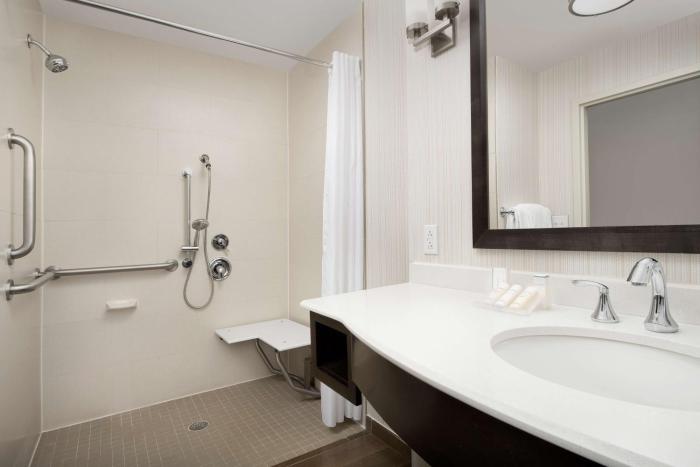 hilton garden inn charlotte airport
