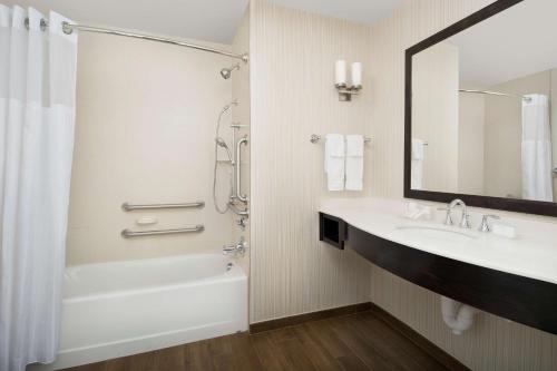 hilton garden inn charlotte airport