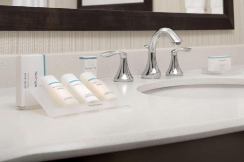 hilton garden inn charlotte airport